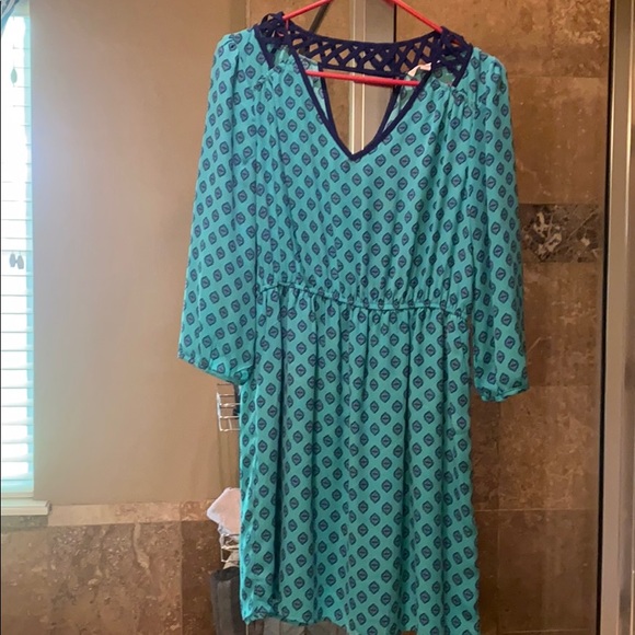 Green pattern dress - Picture 1 of 2
